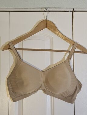 Hanes Bra Signature Women's Comfort Beige Wireless Full Coverage